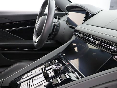 Used 2024 Aston Martin DB12 Coupe RWD image 32