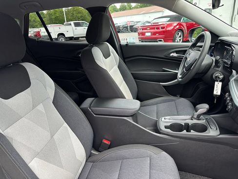 Used 2024 Chevrolet Trax LS w/ LS Convenience Package FWD image 24