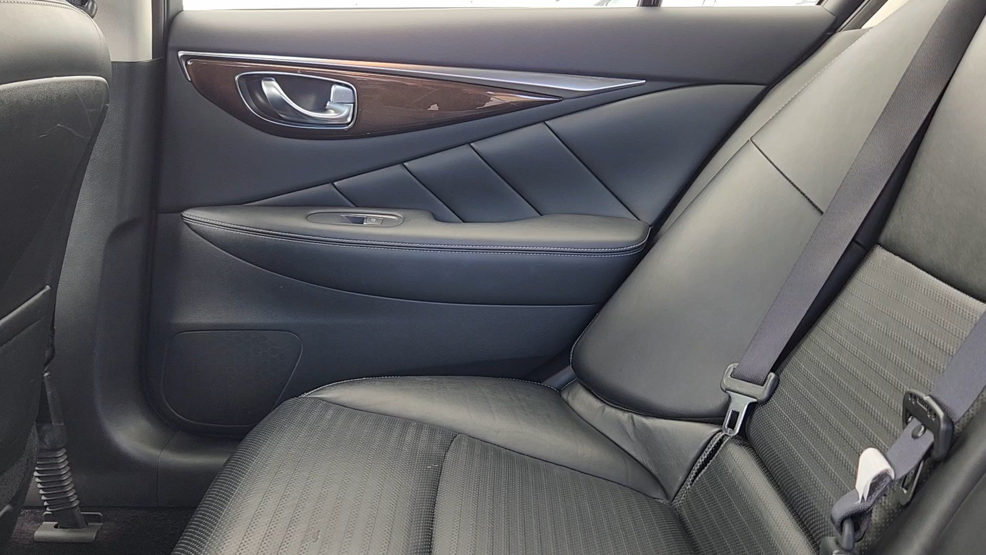 Used 2016 INFINITI Q50 Red Sport 400 AWD/4WD image 16
