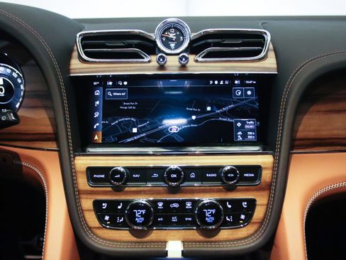 New 2025 Bentley Bentayga image 28