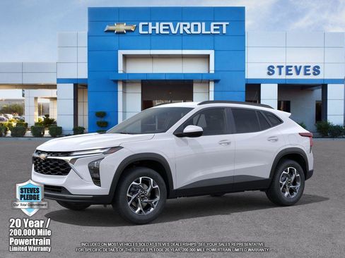 New 2026 Chevrolet Trax LT w/ Driver Confidence Package FWD image 2