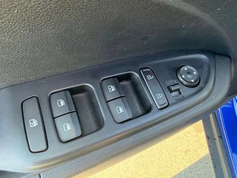 Used 2025 Hyundai Venue SEL FWD image 19