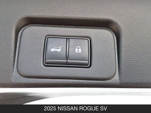 Certified 2025 Nissan Rogue SV FWD image 24