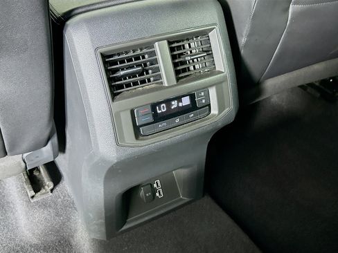 Used 2021 Volkswagen Atlas SE image 26