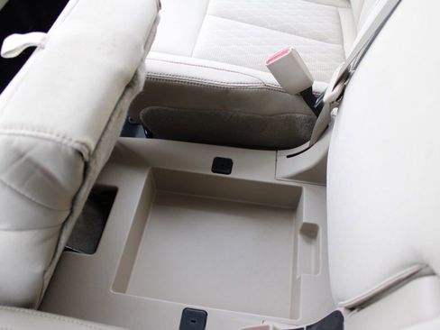 Used 2017 Nissan Titan SV image 37