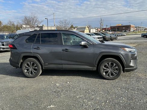 Used 2023 Toyota RAV4 XLE Premium image 9