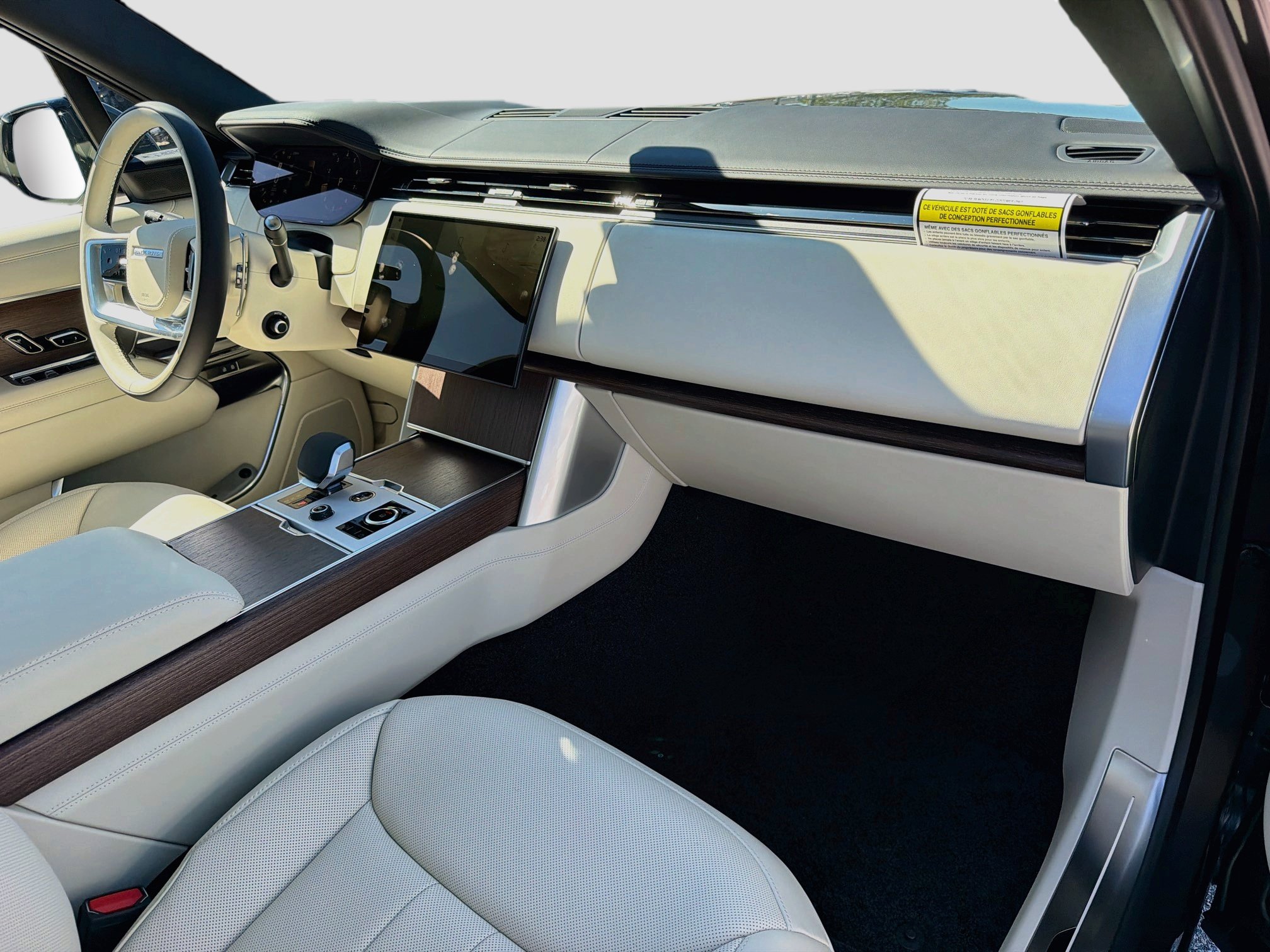 New 2027 Land Rover Range Rover Long Wheelbase SE AWD/4WD image 14