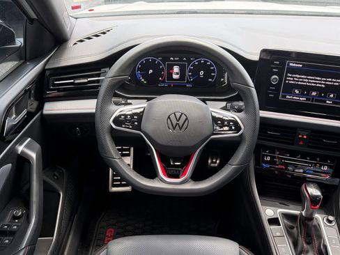 Used 2025 Volkswagen Jetta GLI Autobahn FWD image 17