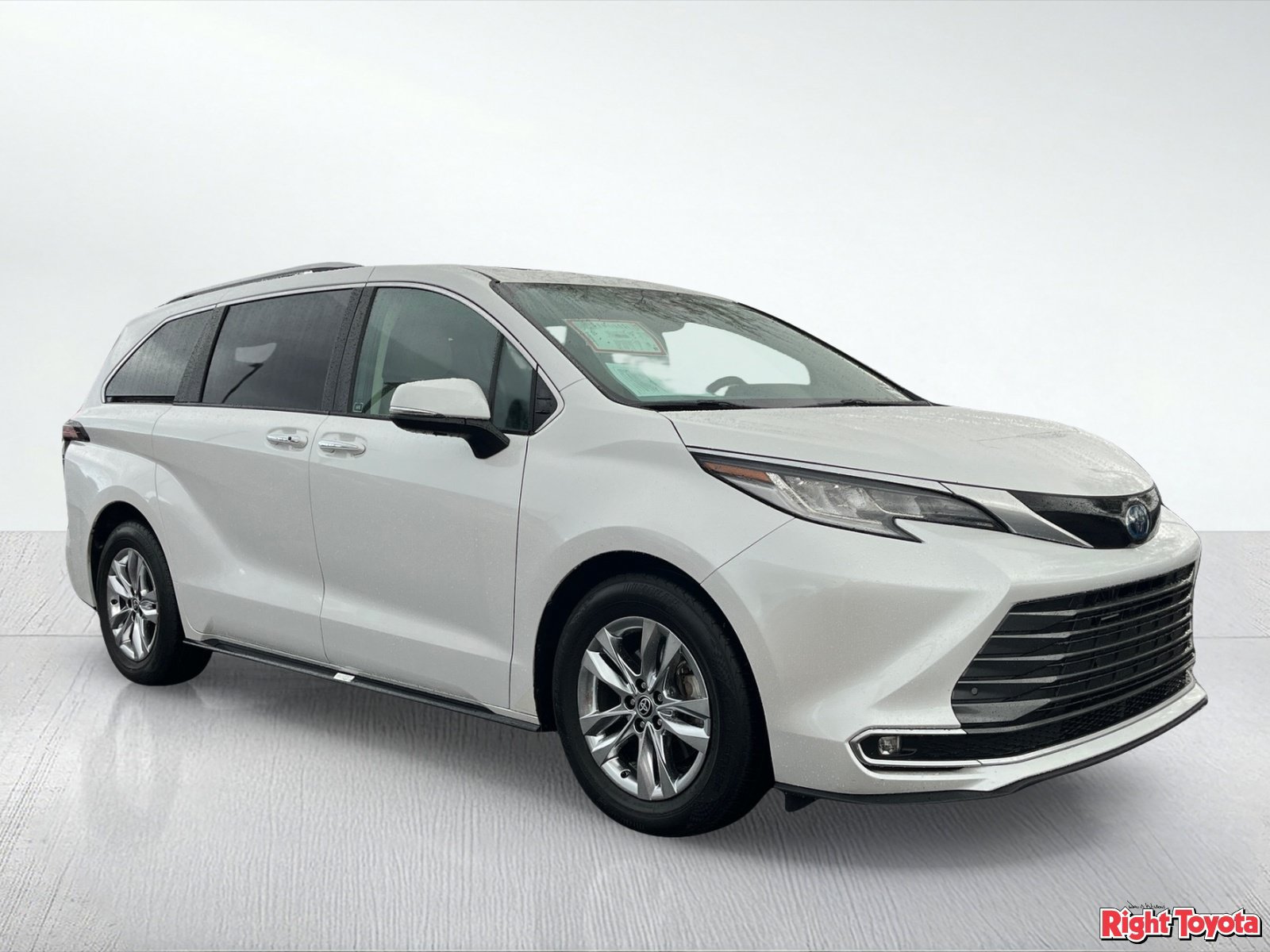 Certified 2023 Toyota Sienna Limited FWD image 9