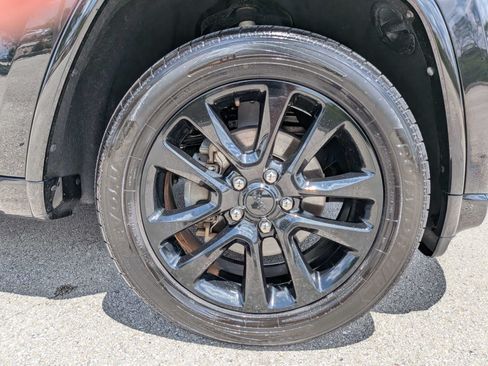 Used 2020 Jeep Grand Cherokee Altitude RWD image 12