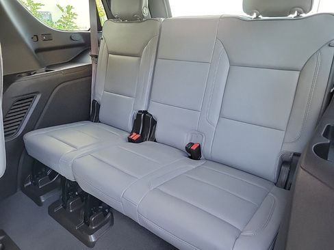 Used 2023 GMC Yukon SLT w/ SLT Premium Package image 18