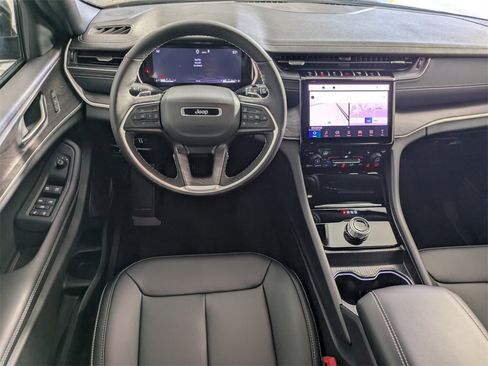 New 2025 Jeep Grand Cherokee Limited w/ Black Appearance Package image 12