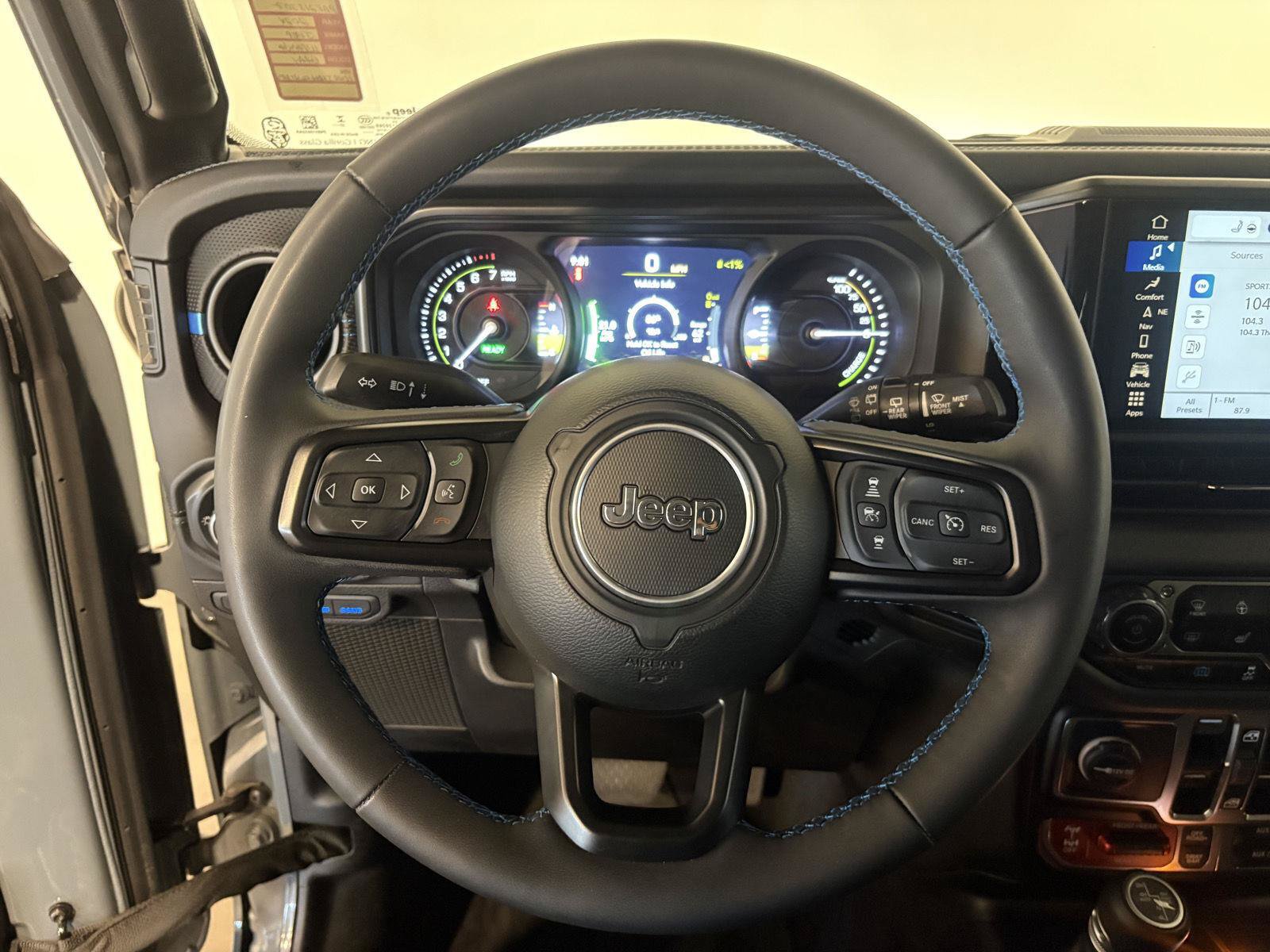 Used 2024 Jeep Wrangler Unlimited Rubicon 4xe AWD/4WD image 23