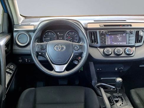 Used 2017 Toyota RAV4 LE FWD image 8