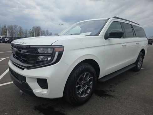 Used 2025 Ford Expedition Max Active image 2