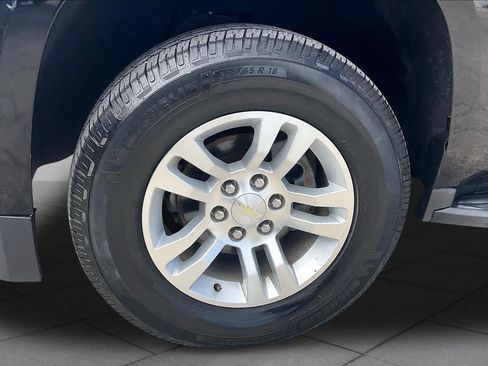 Used 2018 Chevrolet Suburban LT RWD image 11