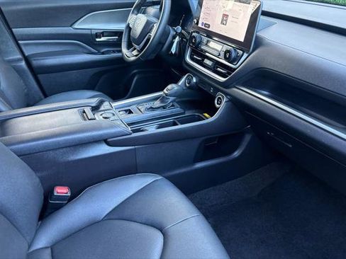Certified 2025 Toyota Grand Highlander FWD image 18