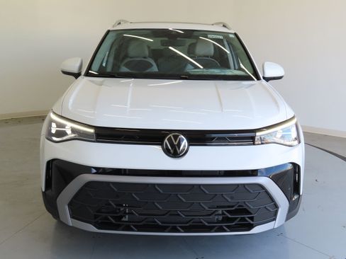 New 2025 Volkswagen Taos SE image 10