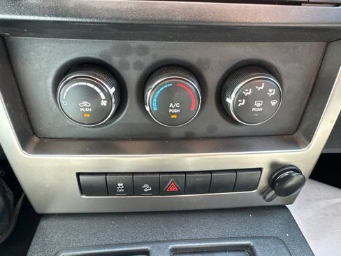 Used 2012 Jeep Liberty Sport w/ Driver Convenience Group AWD/4WD image 18
