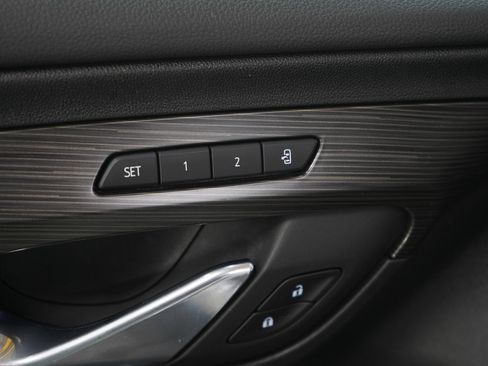 Used 2022 GMC Terrain SLT w/ LPO, Floor Liner Package AWD/4WD image 23