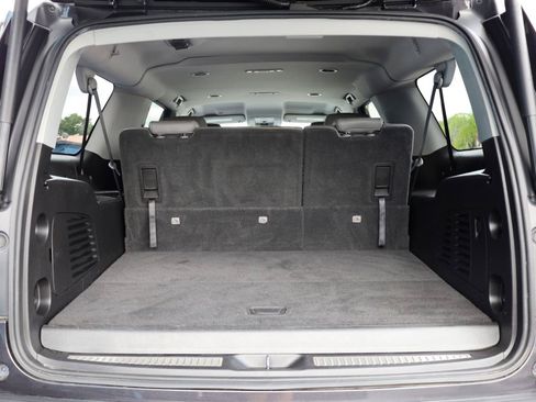 Used 2018 Chevrolet Suburban LT RWD image 17