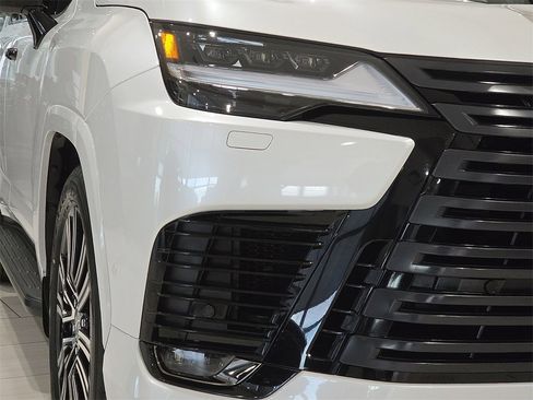 New 2026 Lexus LX 700h Luxury image 10