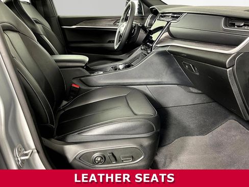 Used 2025 Jeep Grand Cherokee Limited w/ Luxury Tech Group II AWD/4WD image 27