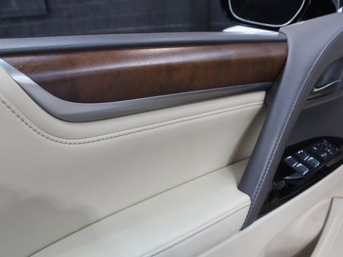 Used 2021 Lexus LX 570 4WD w/ Luxury Package image 38