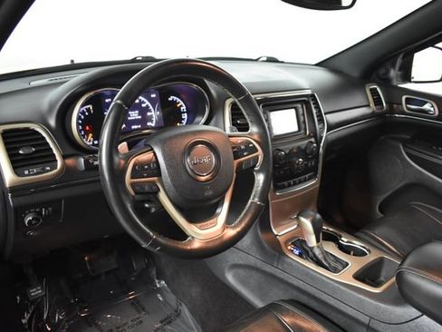 Used 2017 Jeep Grand Cherokee Limited RWD image 13