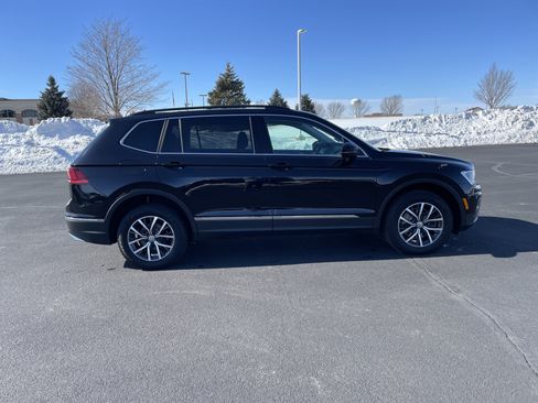 Used 2018 Volkswagen Tiguan SE w/ Panoramic Sunroof Package image 6