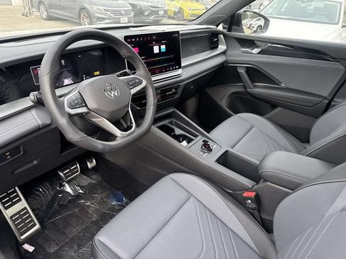 New 2026 Volkswagen Tiguan SE R-Line FWD image 12