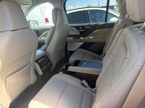 Used 2021 Lincoln Aviator Reserve w/ Equipment Group 208A AWD/4WD image 3