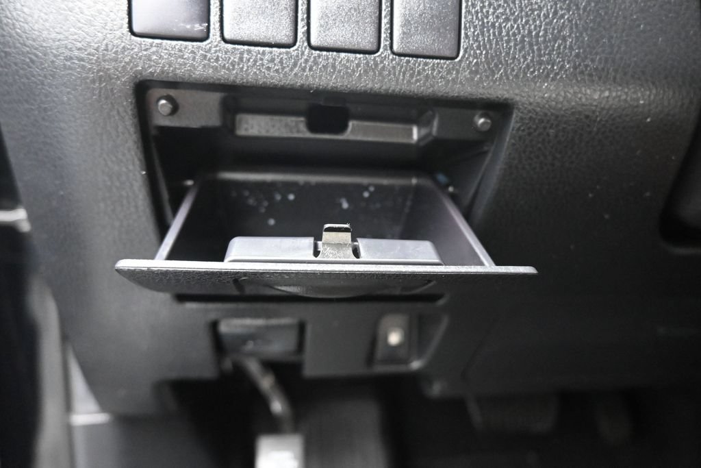 Used 2019 Toyota Highlander Plus AWD/4WD image 25