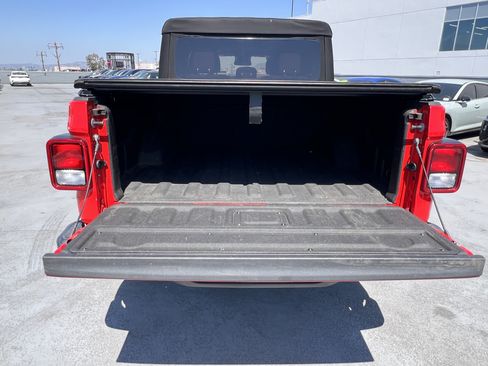 Used 2024 Jeep Gladiator Sport AWD/4WD image 20