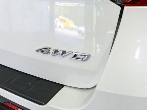 Used 2023 Ford Explorer XLT AWD/4WD image 10