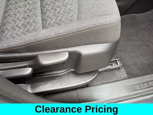 Used 2022 Chevrolet Equinox LT w/ Driver Convenience Package image 41