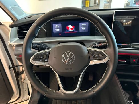 Used 2026 Volkswagen Tiguan SE AWD/4WD image 29