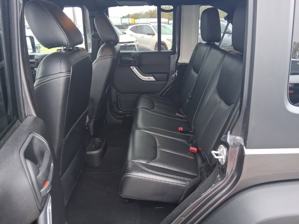 Used 2016 Jeep Wrangler Unlimited Rubicon w/ Connectivity Group AWD/4WD image 26