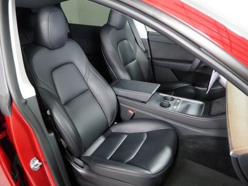 Used 2023 Tesla Model Y Performance image 2