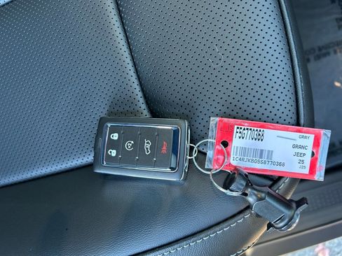 New 2025 Jeep Grand Cherokee L Limited w/ Luxury Tech Group II image 33