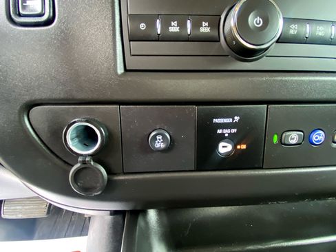 Used 2025 Chevrolet Express 2500 RWD 2500 155 w/ Communications Package image 30