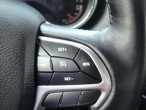 Used 2019 Jeep Grand Cherokee Limited image 10