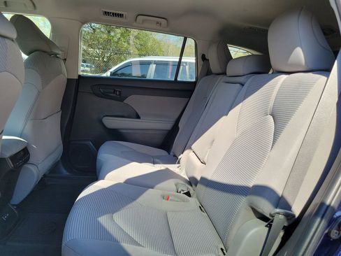 Used 2022 Toyota Highlander LE image 14