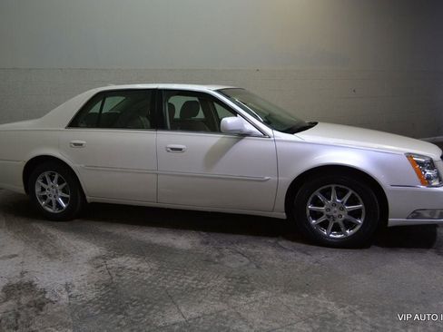 Used 2011 Cadillac DTS Luxury image 29