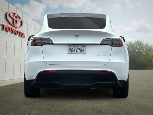 Used 2023 Tesla Model Y Long Range image 4