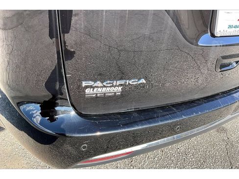 Used 2024 Chrysler Pacifica Touring-L FWD image 38