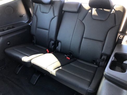 Used 2024 Kia Telluride EX w/ EX Captain's Chair Package image 15