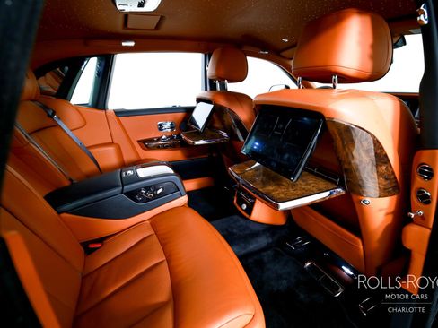 Used 2018 Rolls-Royce Phantom Sedan image 29