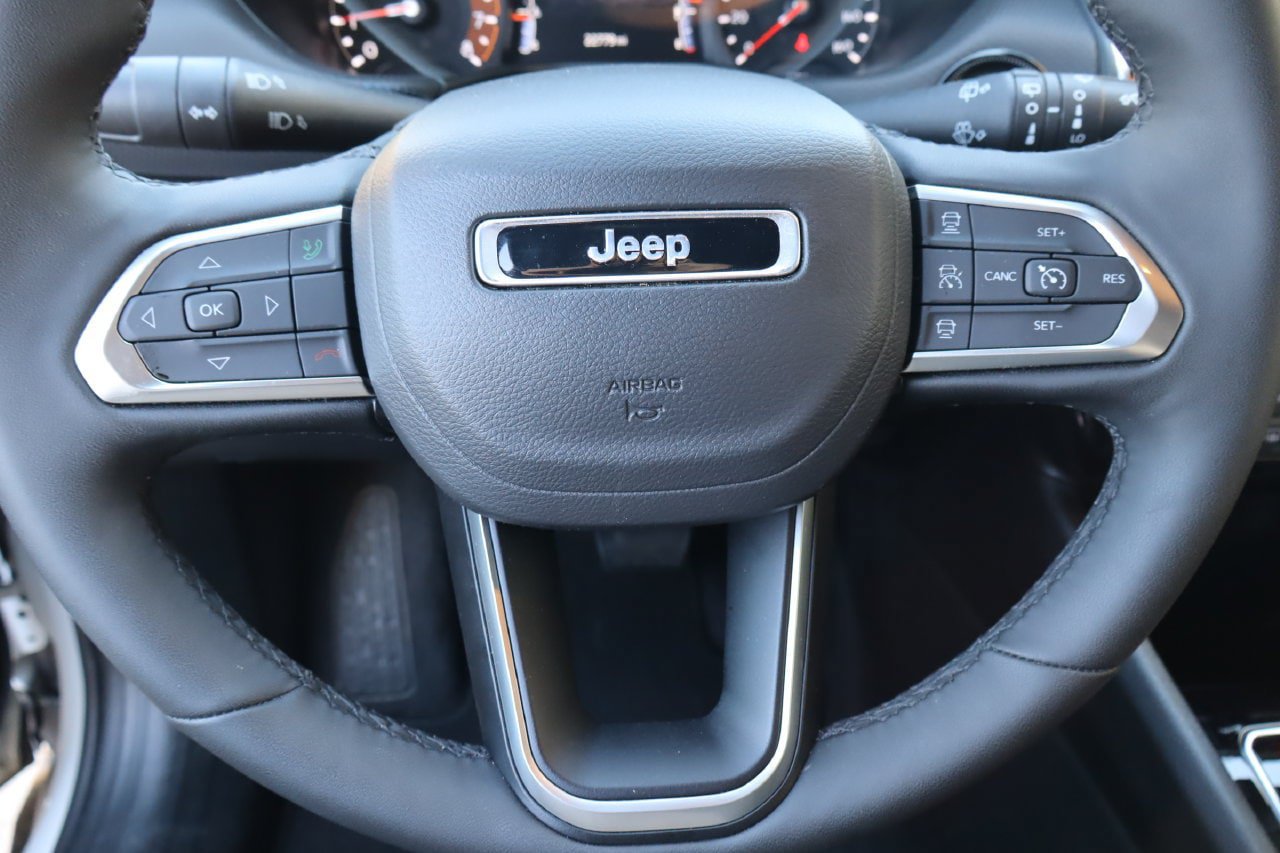 Used 2026 Jeep Compass Limited AWD/4WD image 11