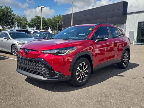 Used 2025 Toyota Corolla Cross AWD Hybrid w/ Moonroof Package image 4